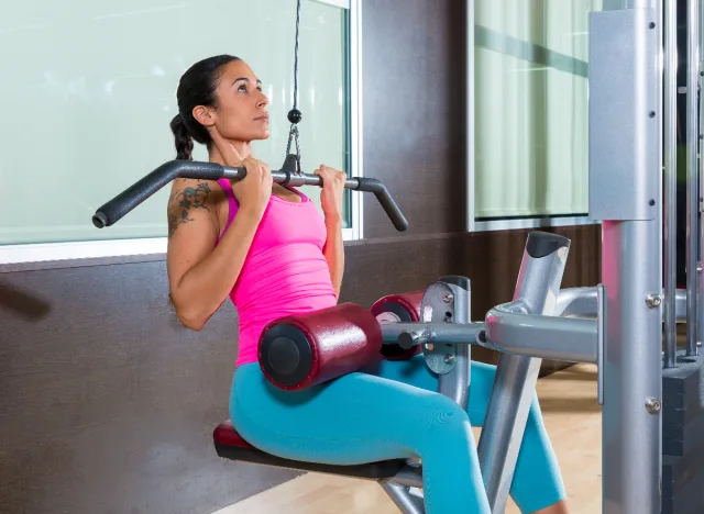 1 woman-lat-pulldown Shutterstock.webp