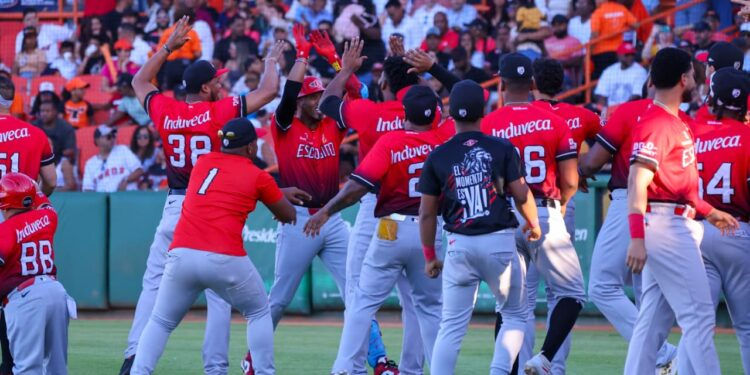 Escogido supera Toros en extra innings y se coloca a uno del bicampeonato