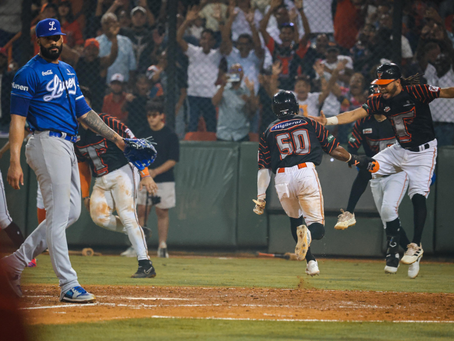 Toros dejan tendidos a Licey en el terreno, reducen a 1 su número mágico.