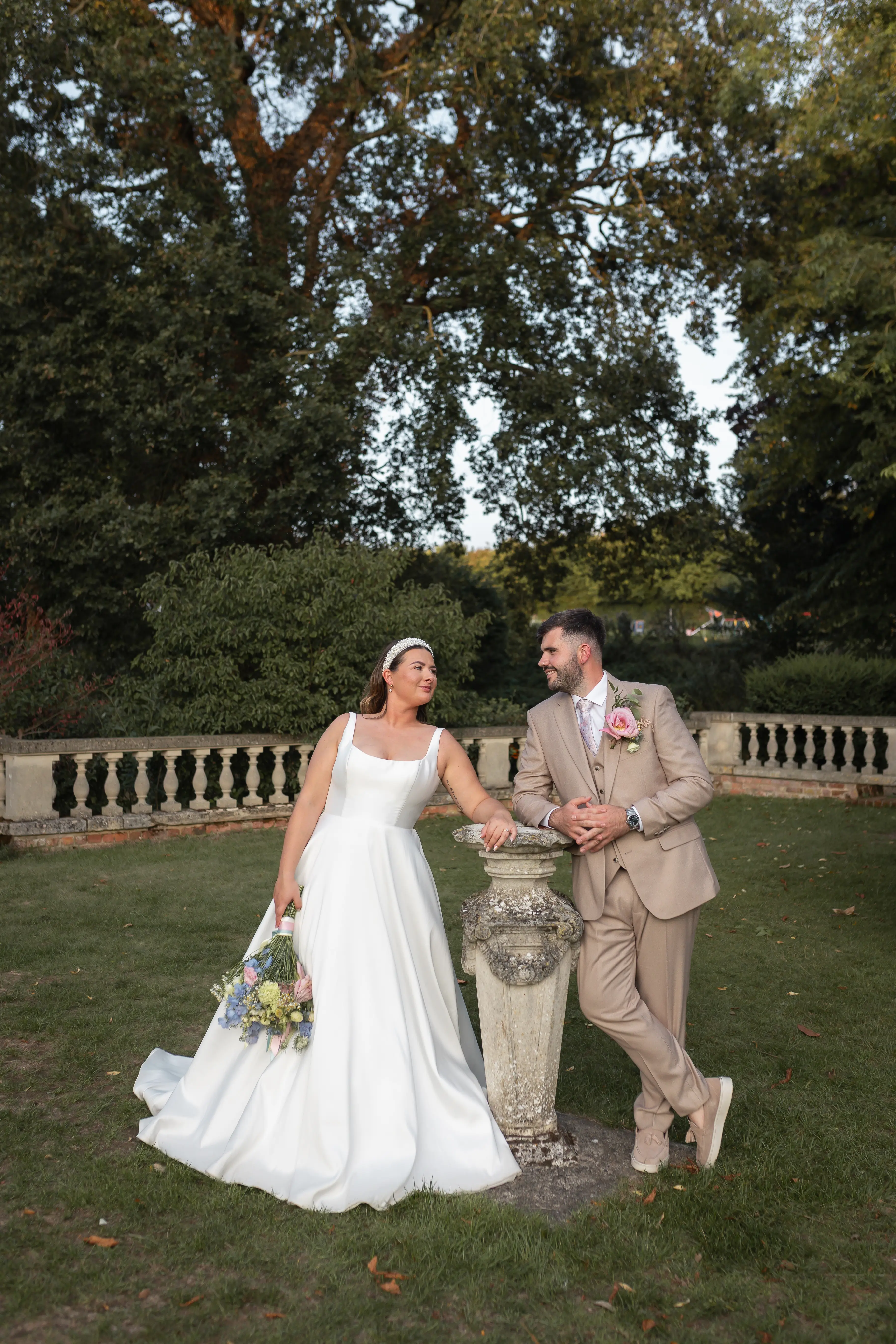 Saffron Walden Wedding Photographer | Bridge End Gardens & Town Hall Wedding