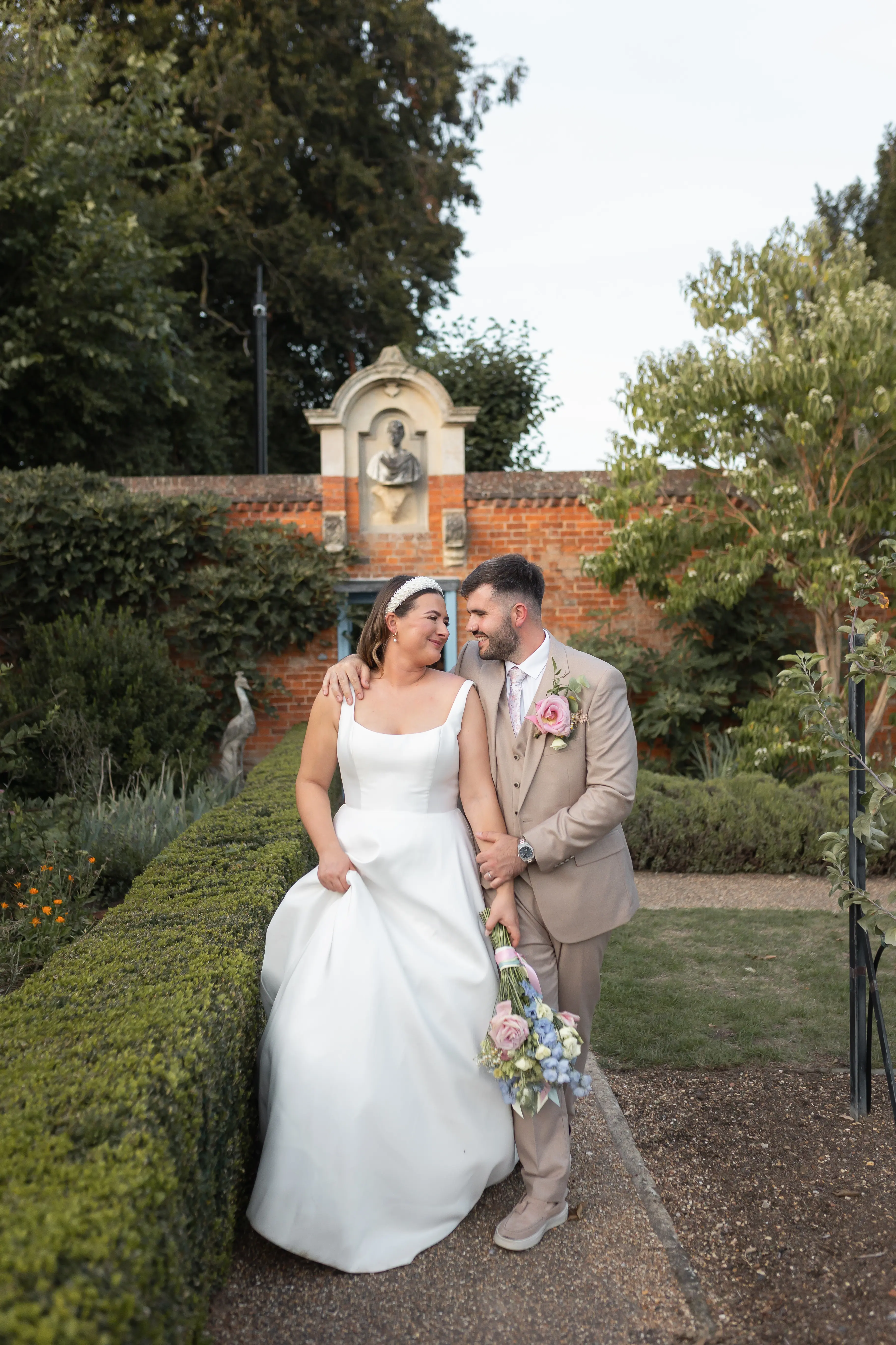 Saffron Walden Wedding Photographer | Bridge End Gardens & Town Hall Wedding