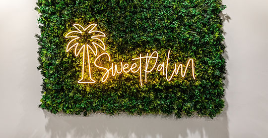 Sweet Palm Coffee decoration.