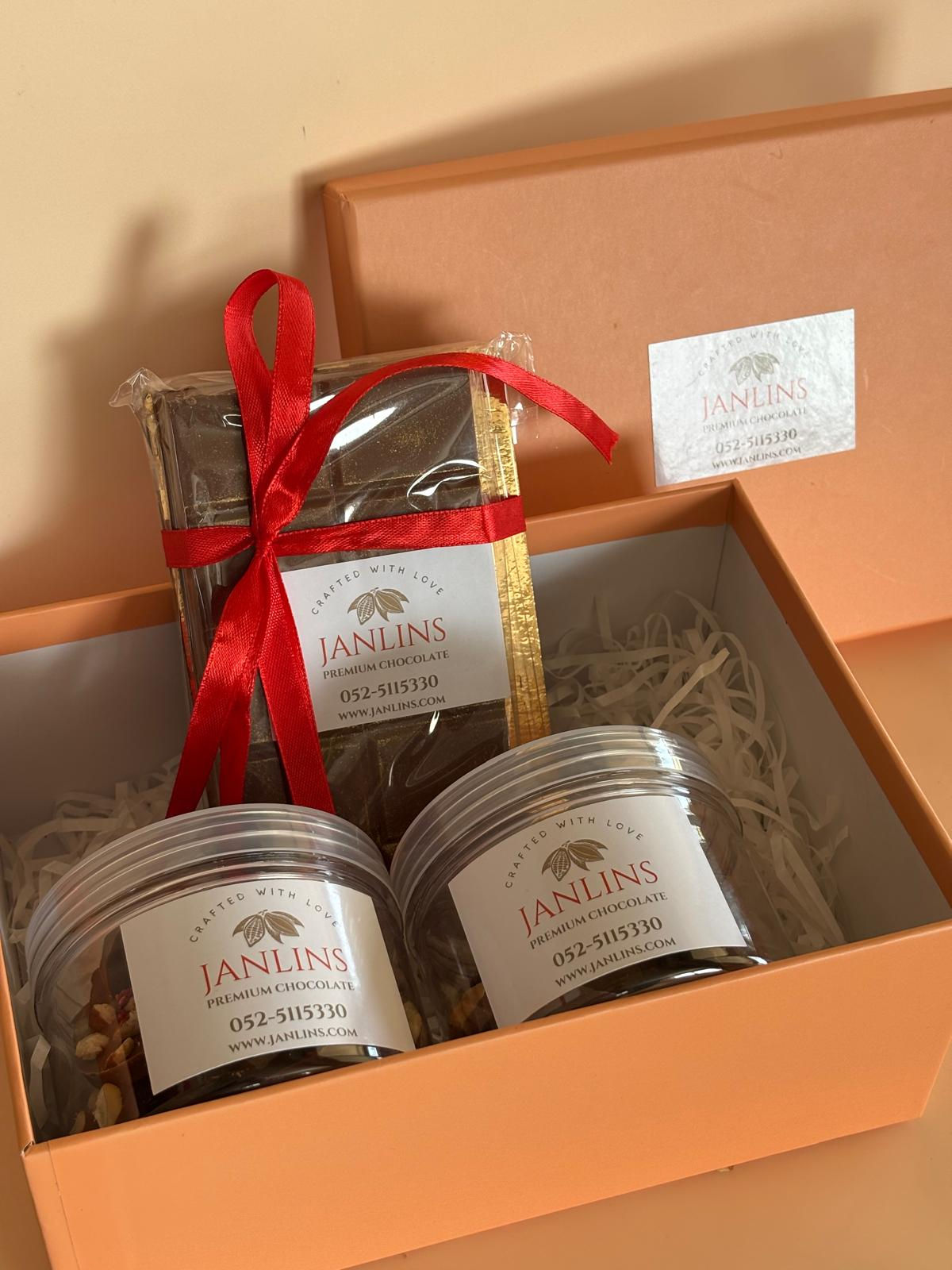 משלוח מנות - מארז דובאי והפתעות לפורים