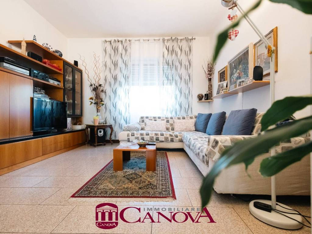 Trilocale di ampie dimensioni immerso nel verde