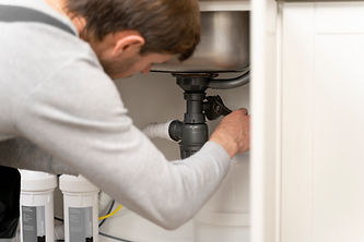 service-maintenance-worker-repairing.jpg