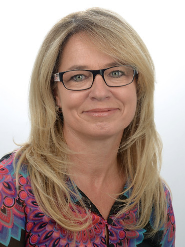 Portraitfoto von Corinna Reinhart, der Therapeutin hinter GIOIA TCM