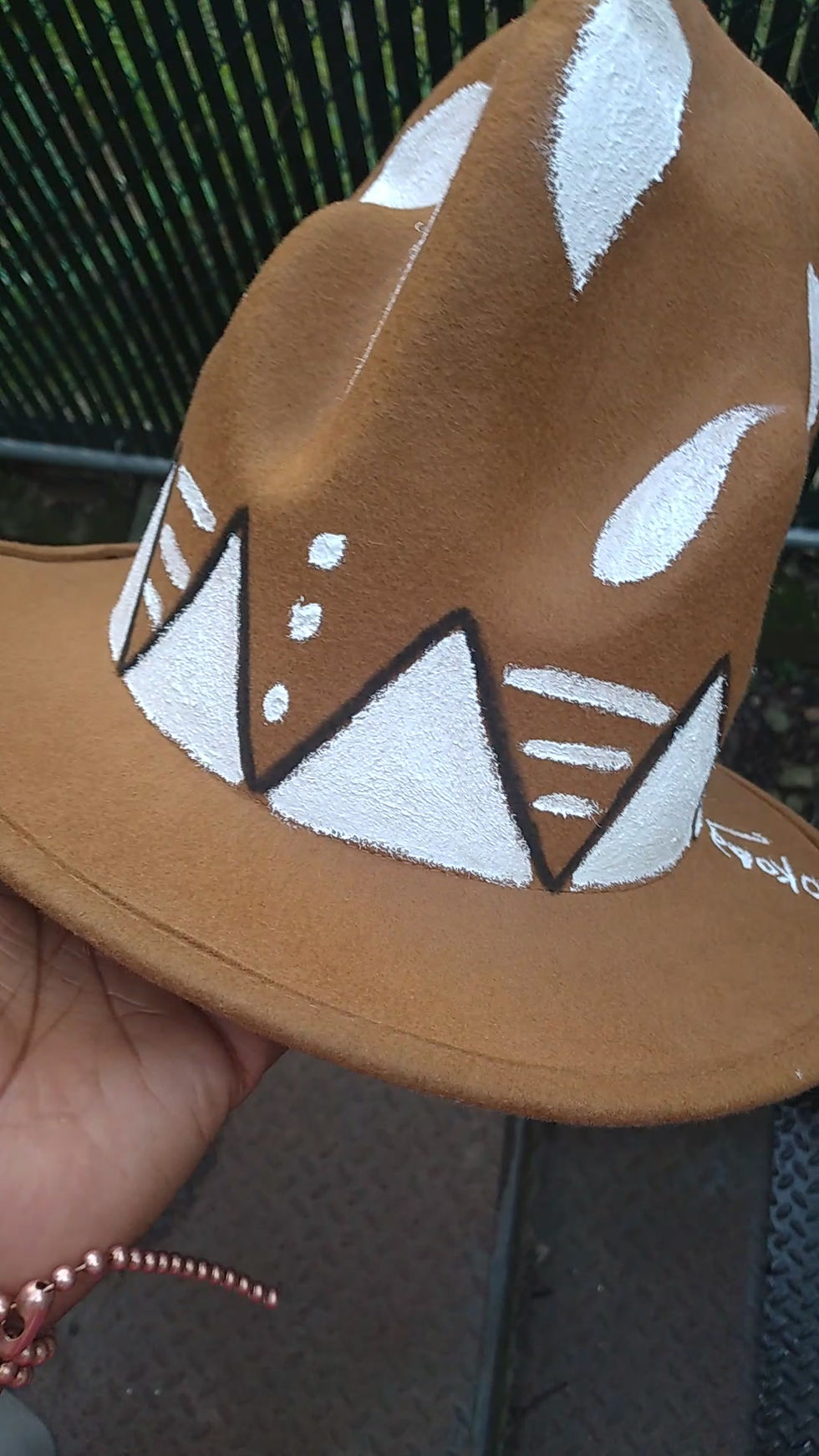 Thumbnail: Handpainted Pharrell hat/Brown/White paining