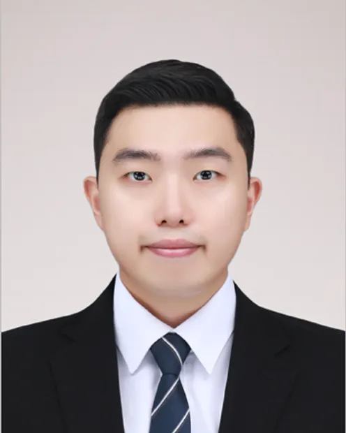 증명사진.webp