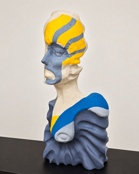 Colors, escultura de Marcos Torandell, piedra de Santanyí y acrílico. Colección Sin prejuicios, 2025.