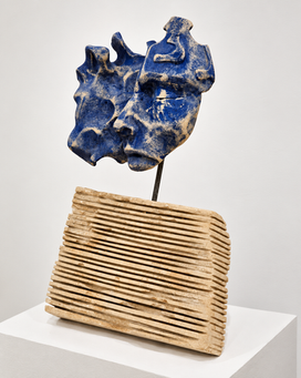 Blue 2, escultura de Marcos Torandell. Colección Sin prejuicios, 2024.