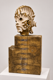 Gold Head, vista 5. Escultura de Marcos Torandell, colección Sin prejuicios, 2025.