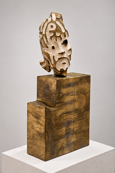 Gold Head, vista 4. Escultura de Marcos Torandell, colección Sin prejuicios, 2025.