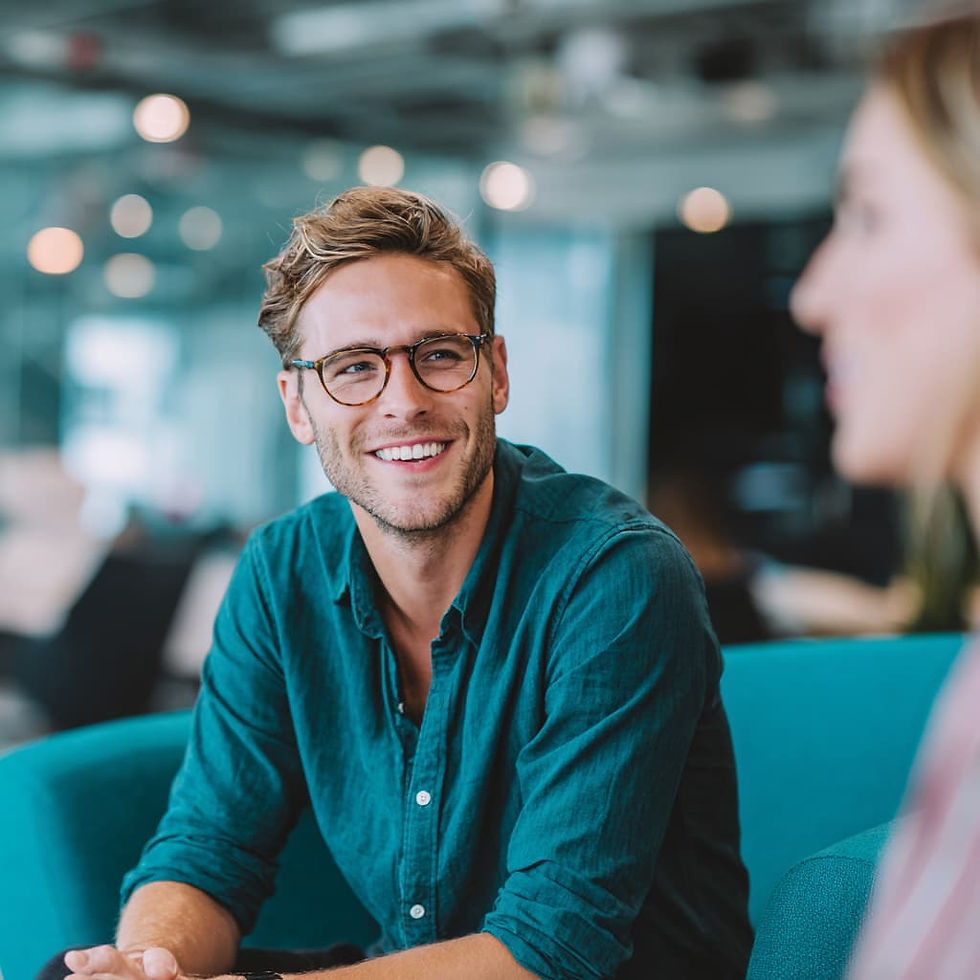 The Art of Small Talk: 10 Easy Phrases That Make People Light Up When They First Meet You