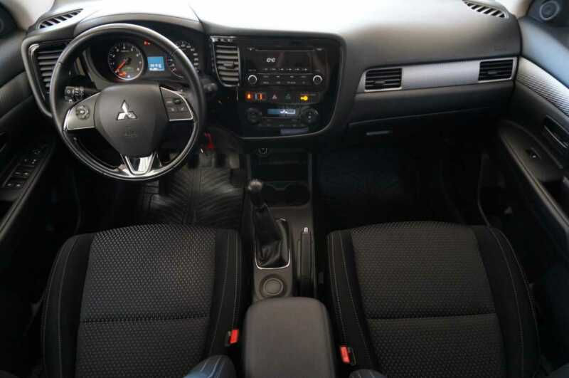 Miniatúra: Mitsubishi Outlander 2.0 MIVEC Invite 2WD TEMPO/AAC