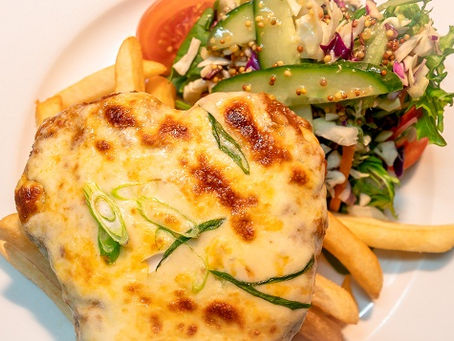 Favorite Premium BBQ Chicken Pizza, Premium Supreme, Red Spot Emperor & Chips – Food of Carnarvon, WA