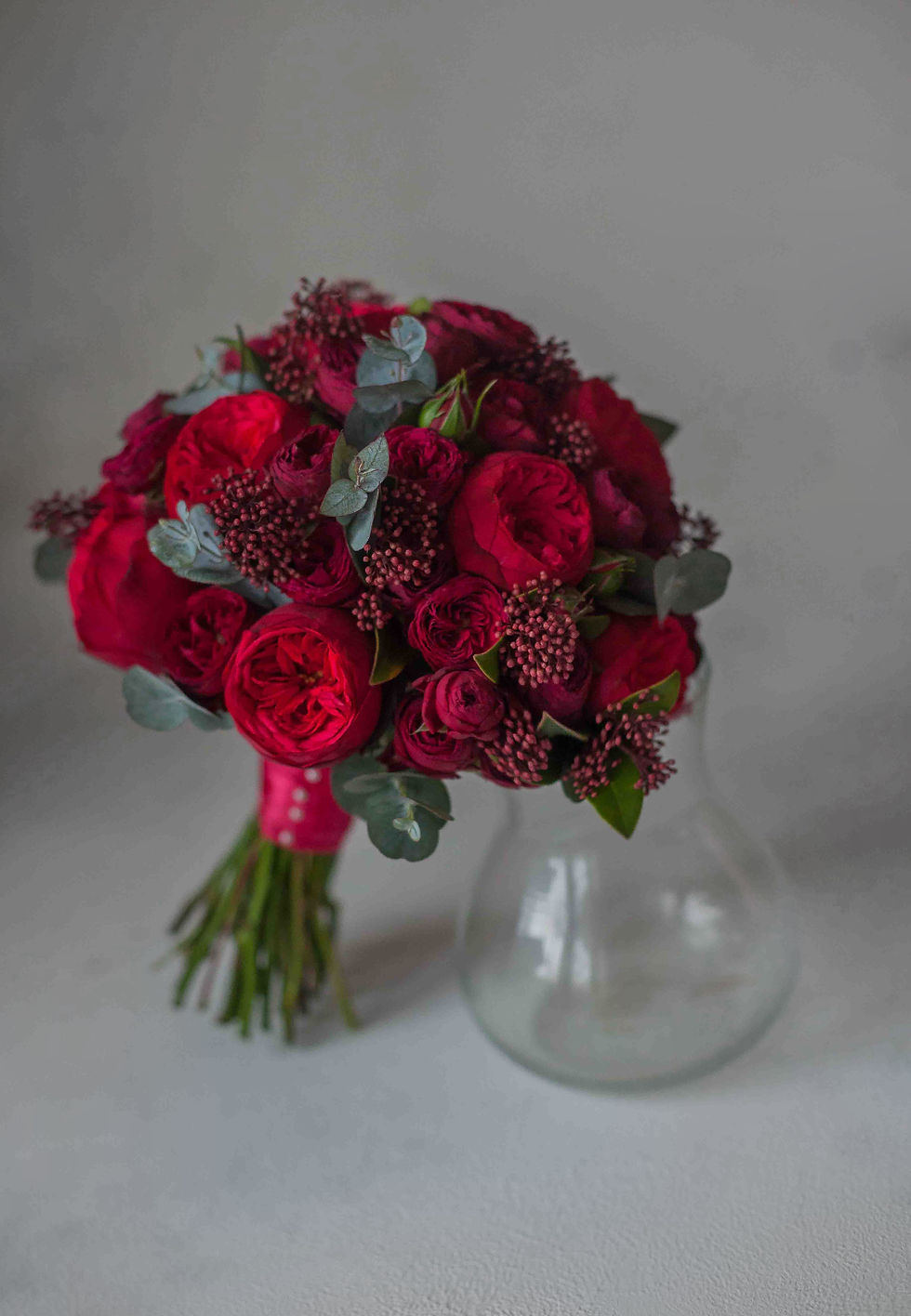 Миниатюра: Купить красный букет невесты с пионовидными розами