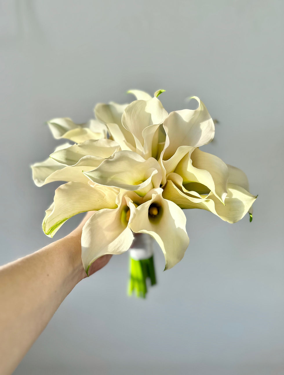 Миниатюра: Букет невесты из 19 кремовых калл