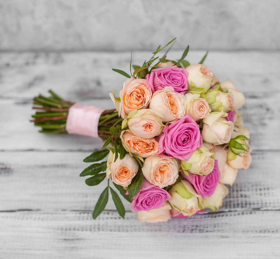 Миниатюра: Свадебный букет из пионовидных кустовых роз