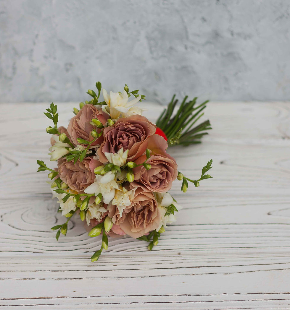 Миниатюра: Букет невесты цвета капучино из пионовидных роз и фрезии