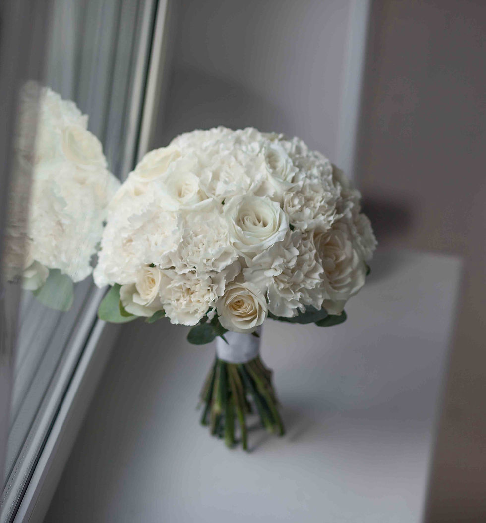 Миниатюра: Букет невесты из белого диантуса и роз 