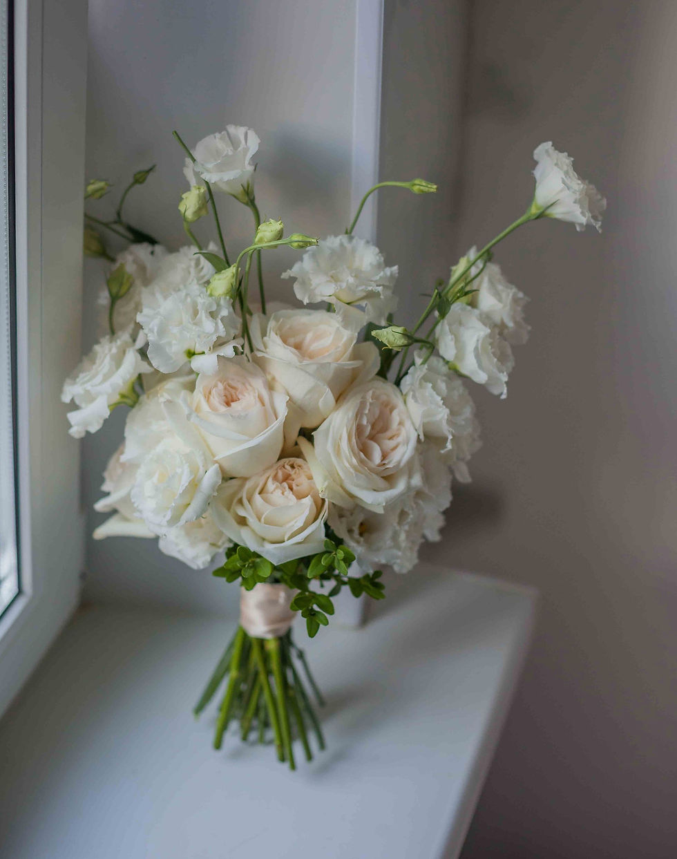 Миниатюра: Букет невесты из пионовидных роз и эустомы 