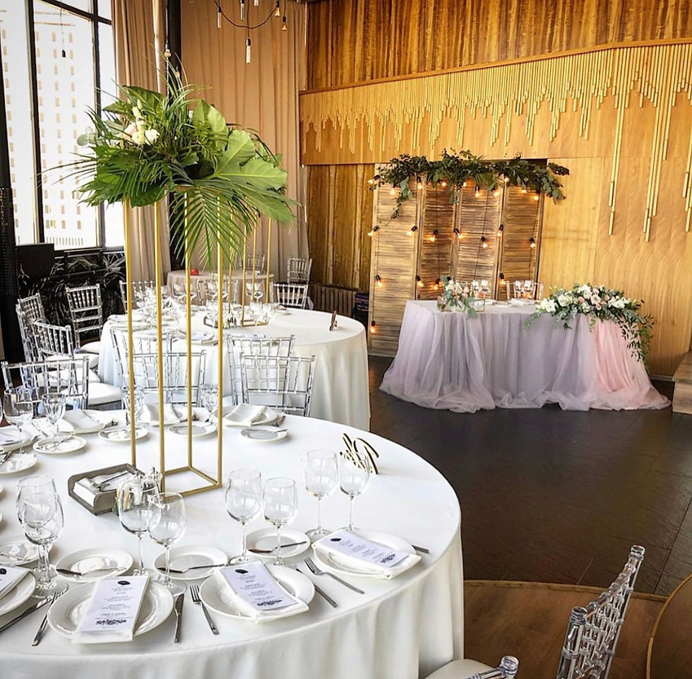 Миниатюра: Композиция на высоких стойках на гостевые столы