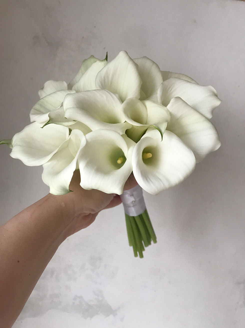 Миниатюра: Букет невесты белые каллы доставка