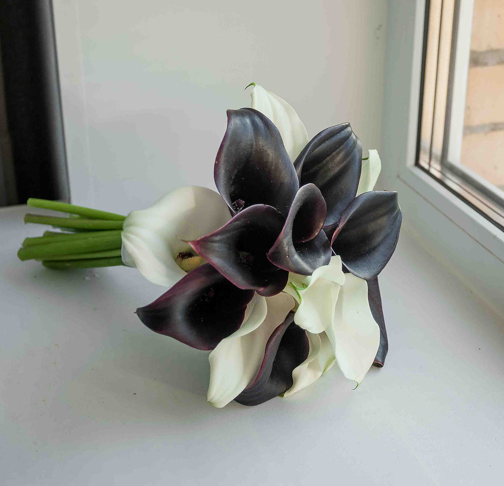 Миниатюра: Букет невесты из белых и черничных калл