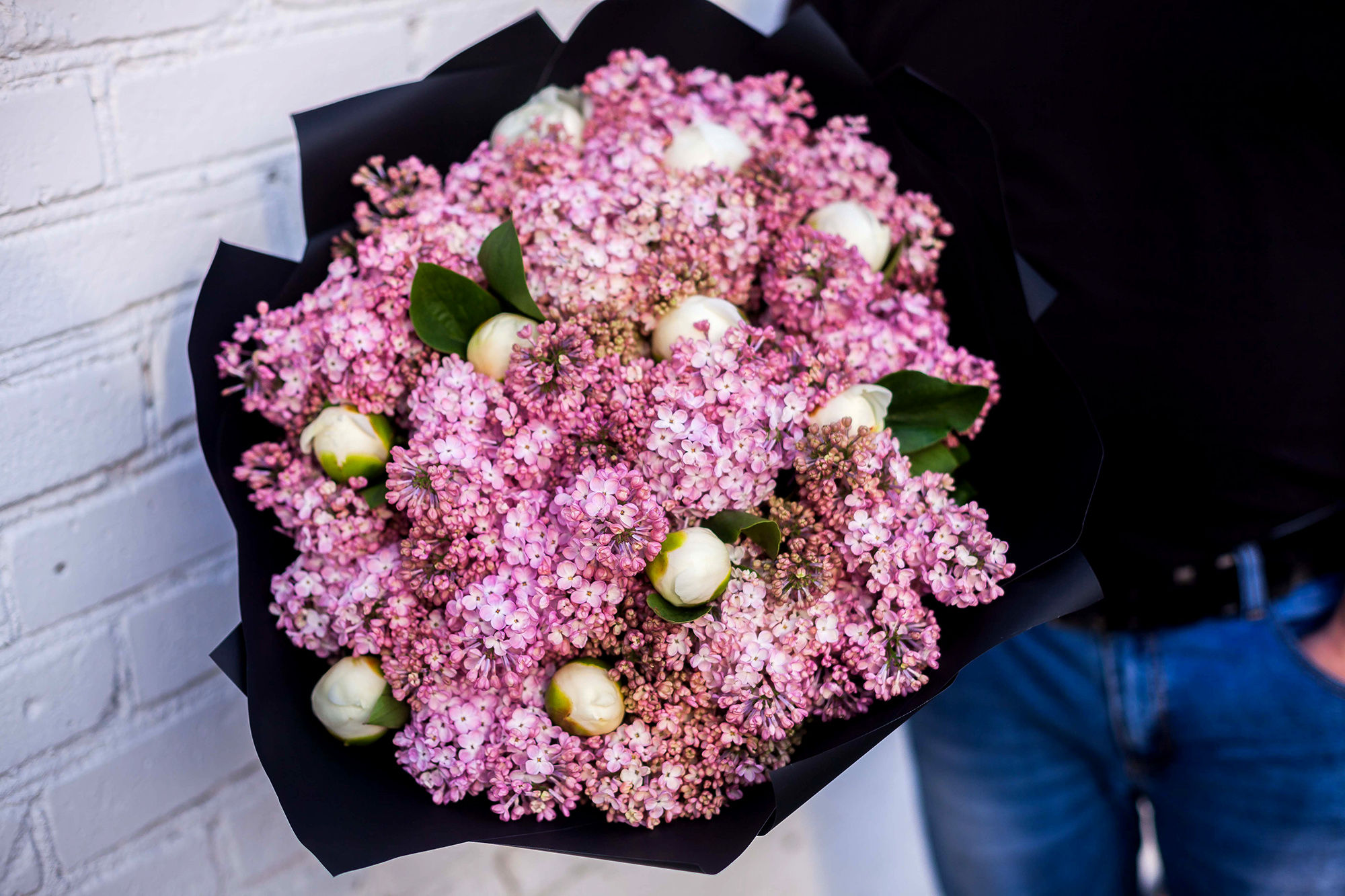 букет пионов и серени