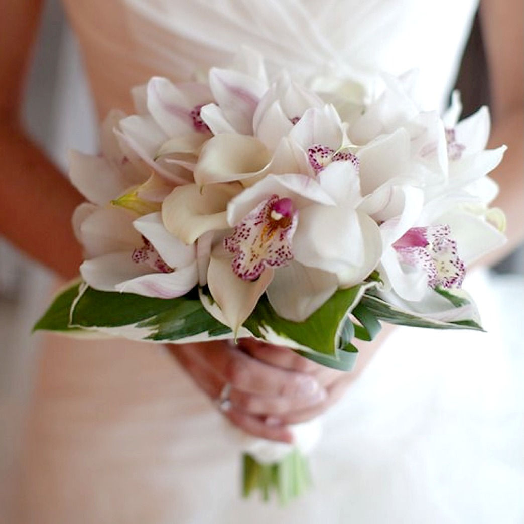 Букет невесты из калл и орхидей