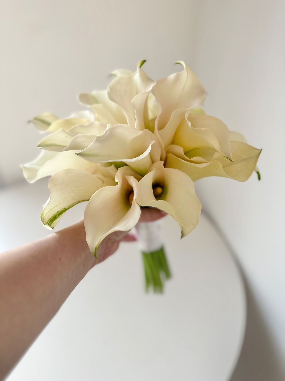 Миниатюра: Букет невесты из 19 кремовых калл