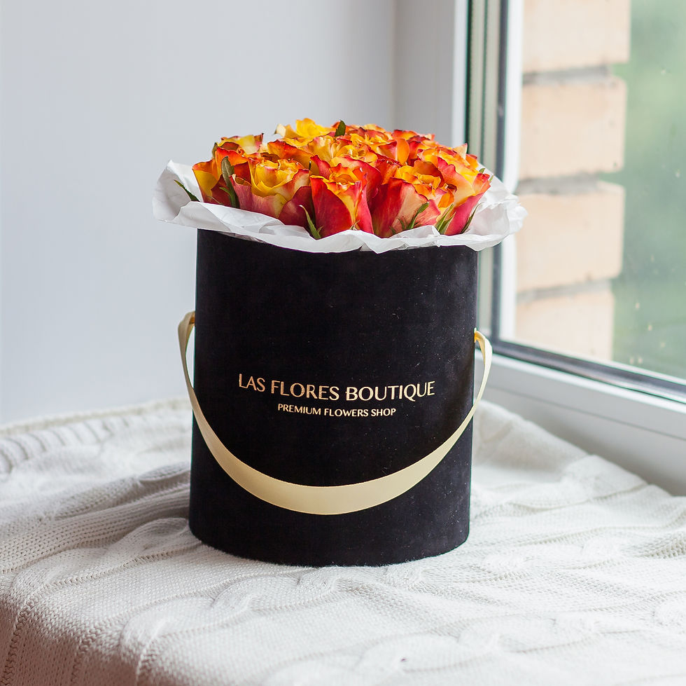 Миниатюра: цветы в коробке из под шляпы