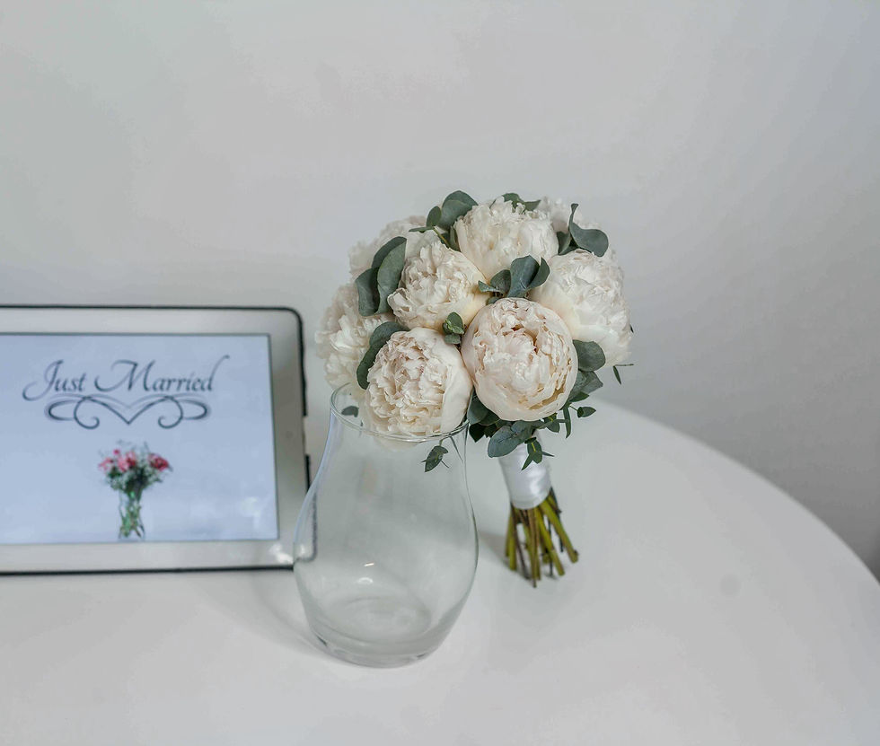 Миниатюра: Букет невесты из 9 пионов и эвкалипта