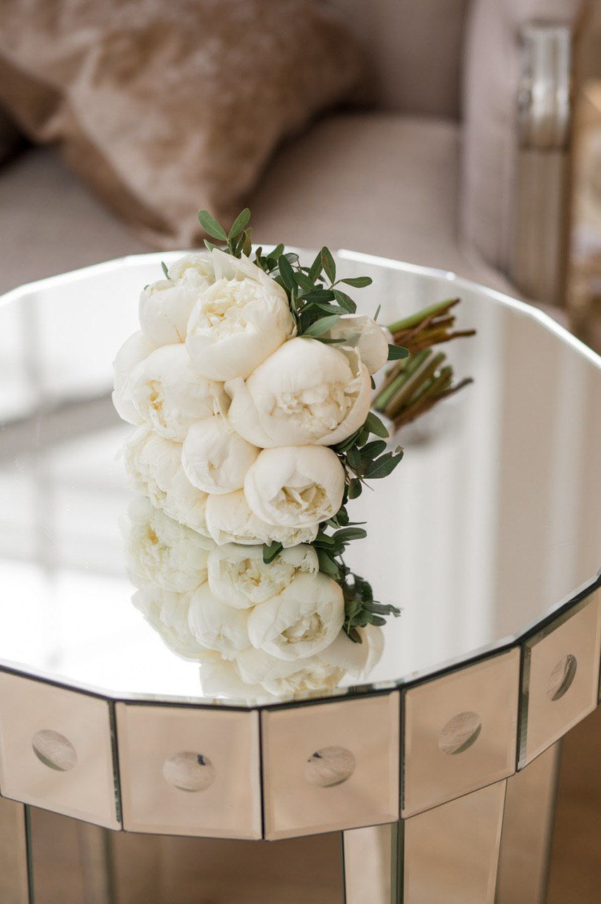 Миниатюра: букет невесты белые пионы