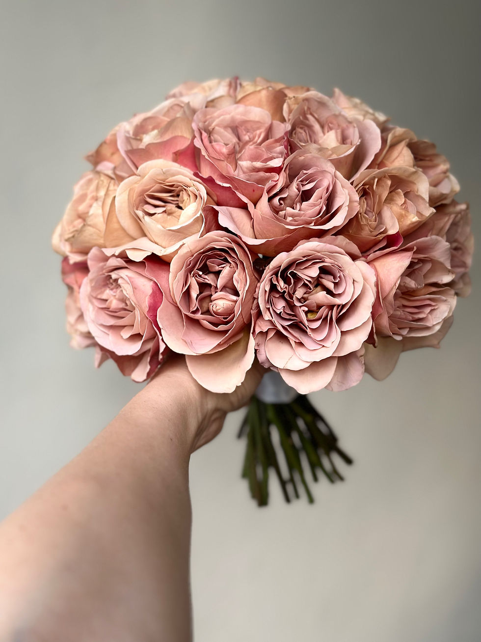 Миниатюра: Букет невесты из пионовидных роз кофе латте