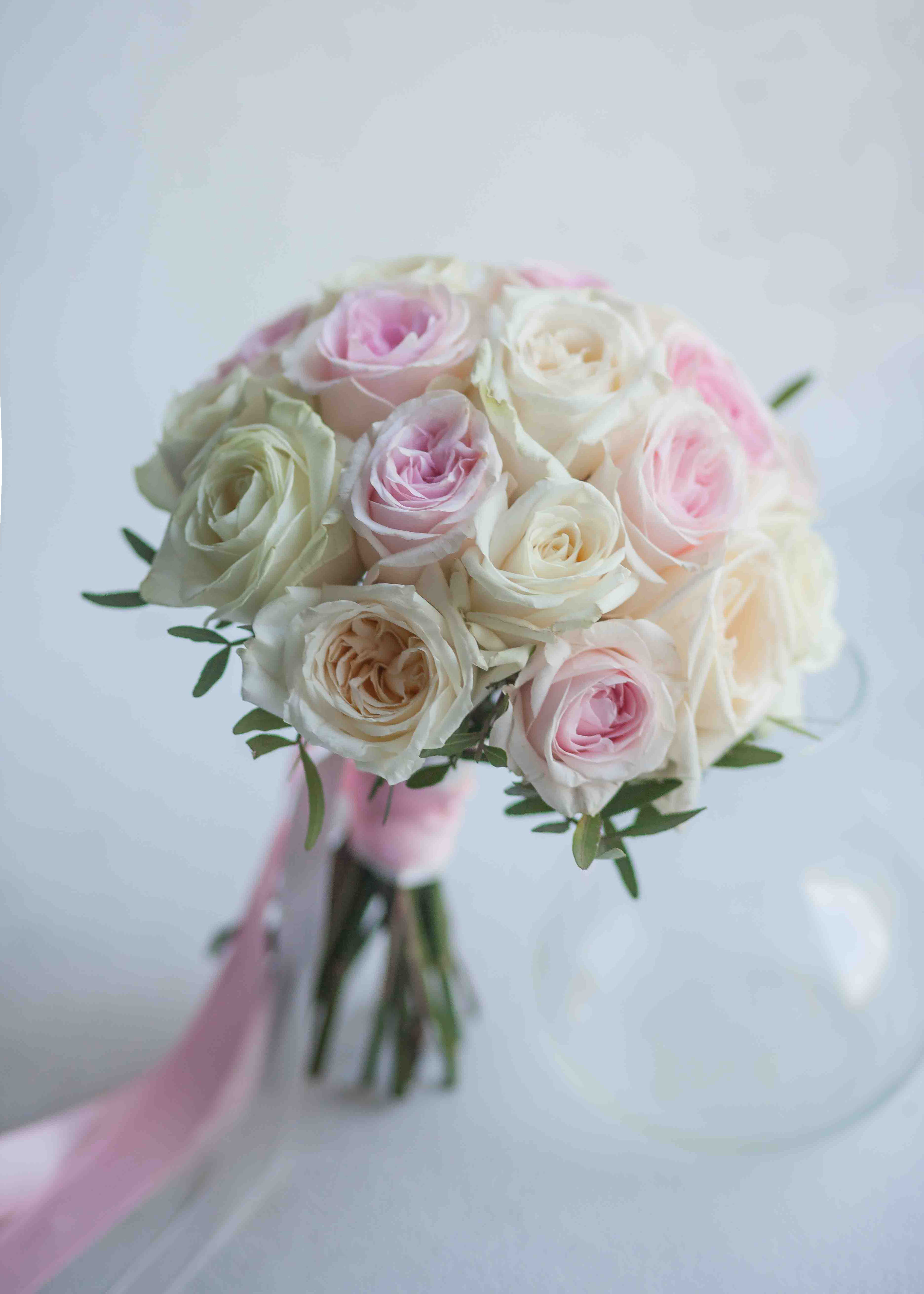 Свадебный букет из пионовидных роз