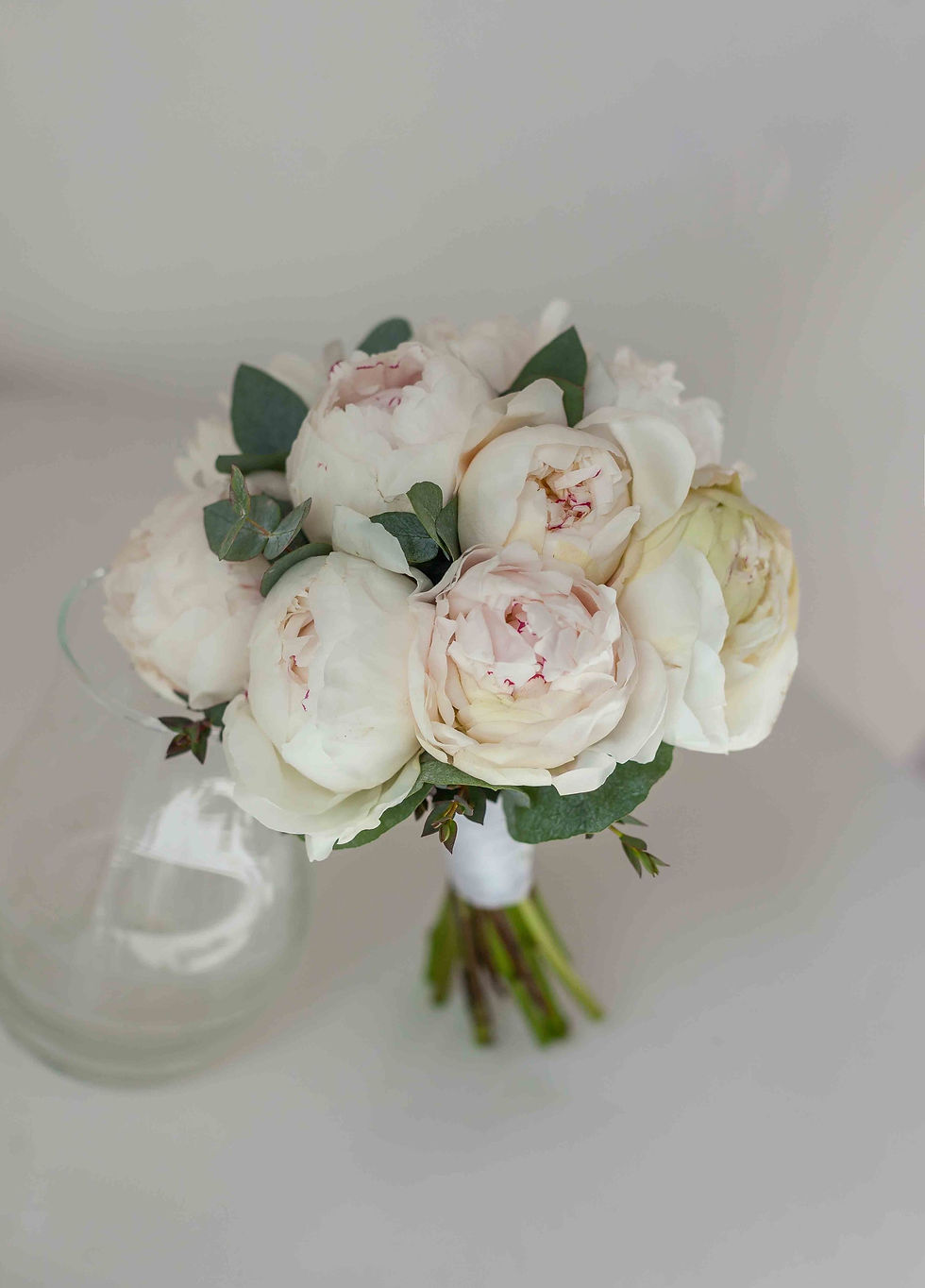 Миниатюра: Букет невесты из 9 пионов и эвкалипта