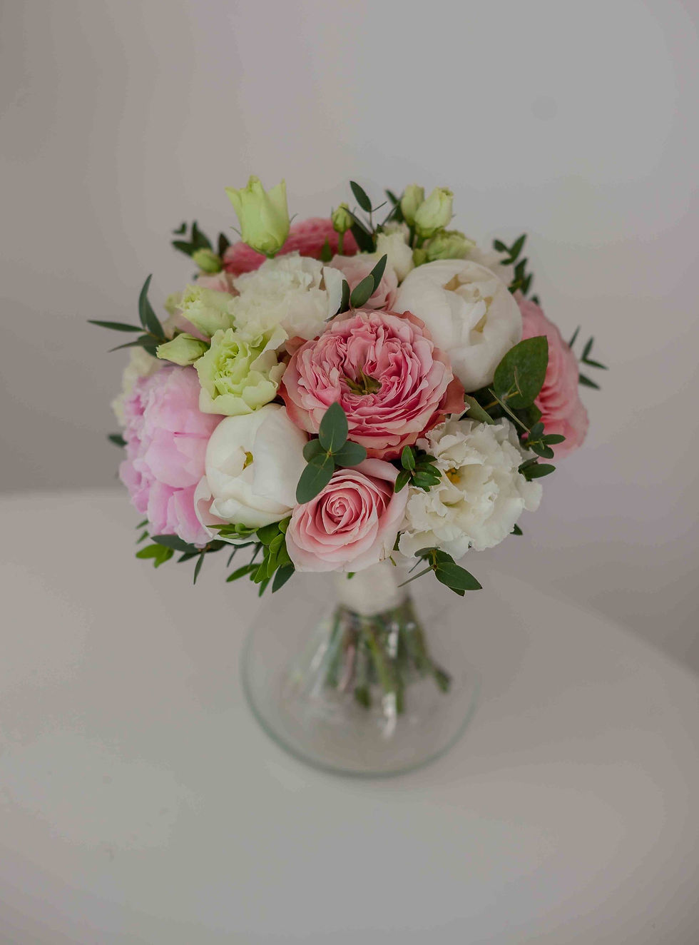 Миниатюра: Букет невесты из пионов, эустомы и роз