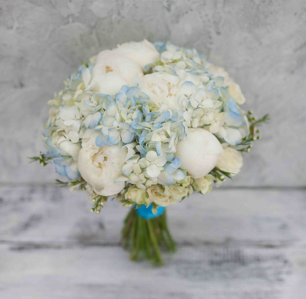Миниатюра: Голубой букет невесты из пионов, гортензии и роз