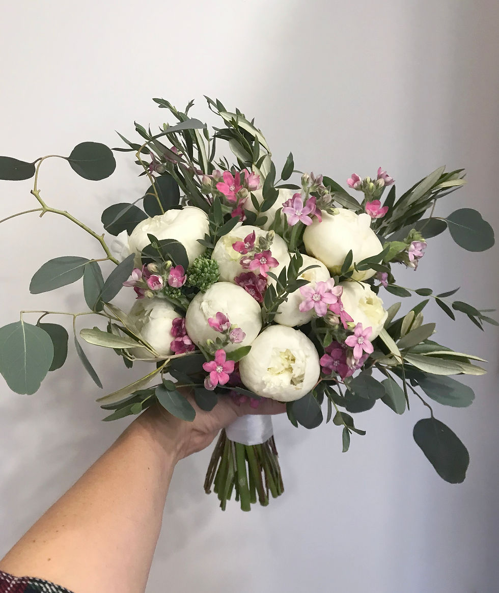 Миниатюра: Раскидистый букет невесты из пионов и оксипиталума