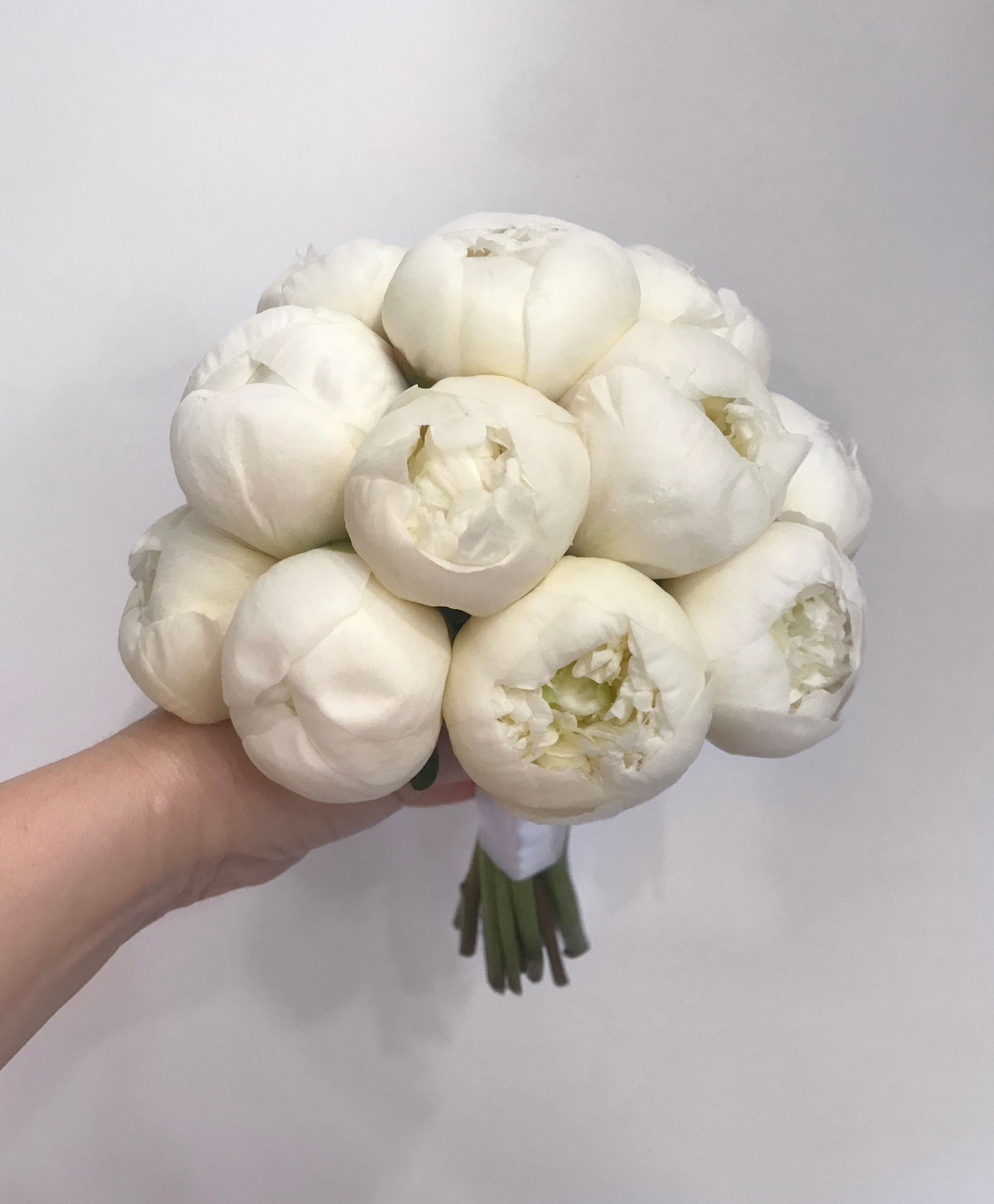 Букет невесты из 15 пионов без зелени