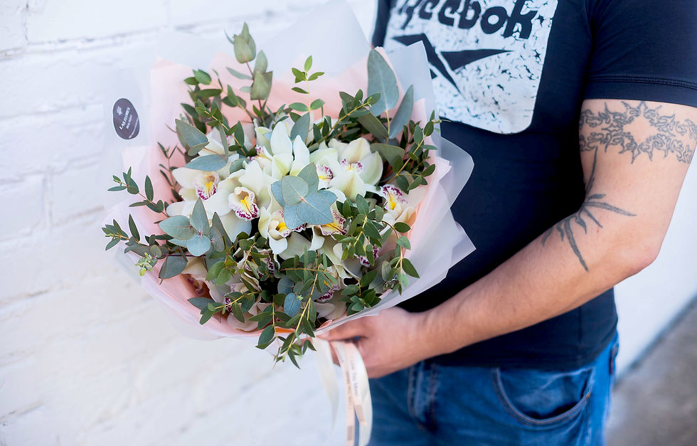 Миниатюра: Букет орхидей и эвкалипта