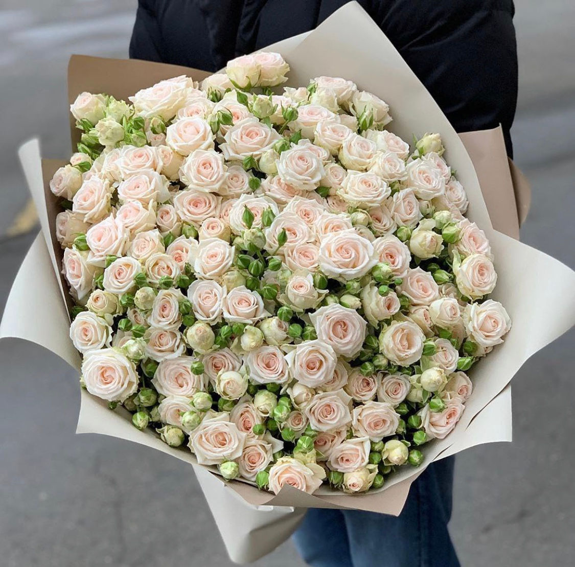 Букет из кустовых роз