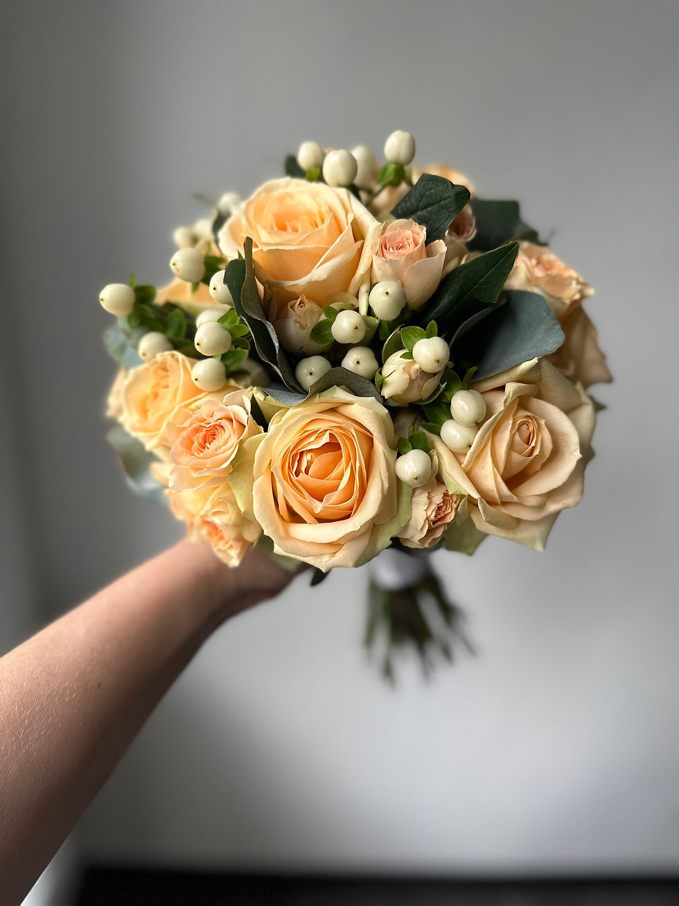 Миниатюра: Копия Персиковый букет невесты из роз и эвкалипта 