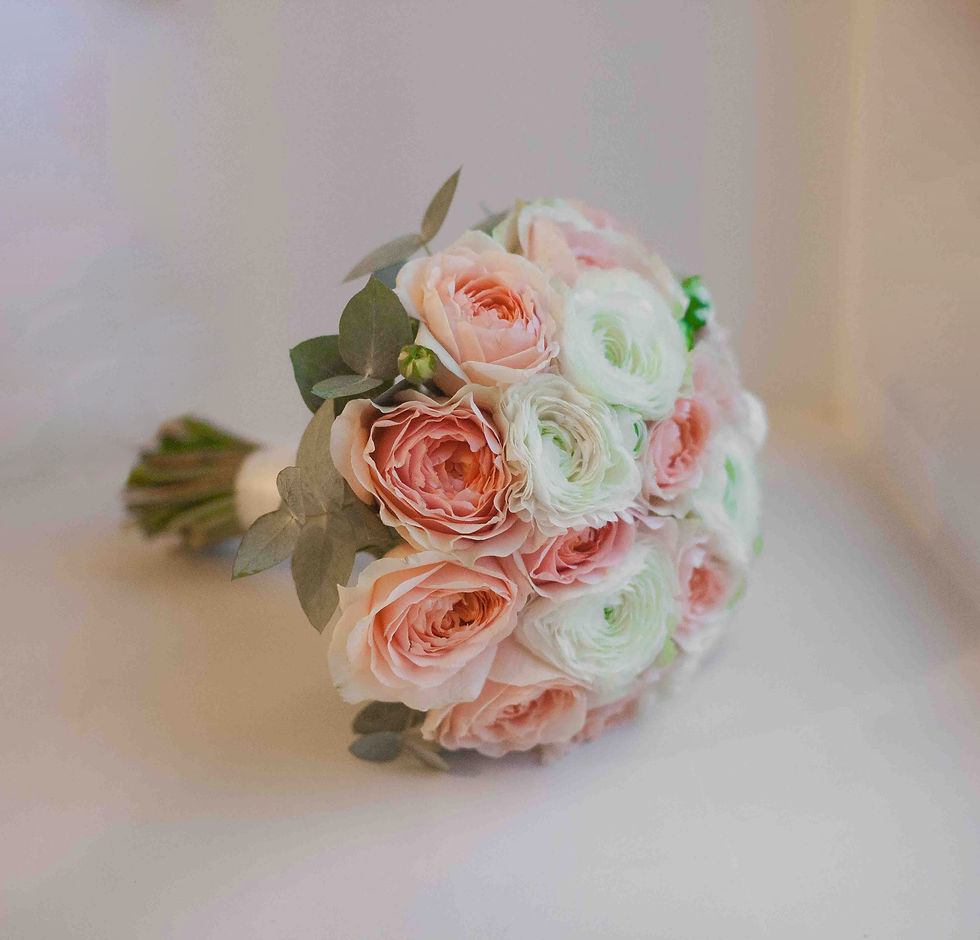 Миниатюра: свадебный букет из ранункулюсов