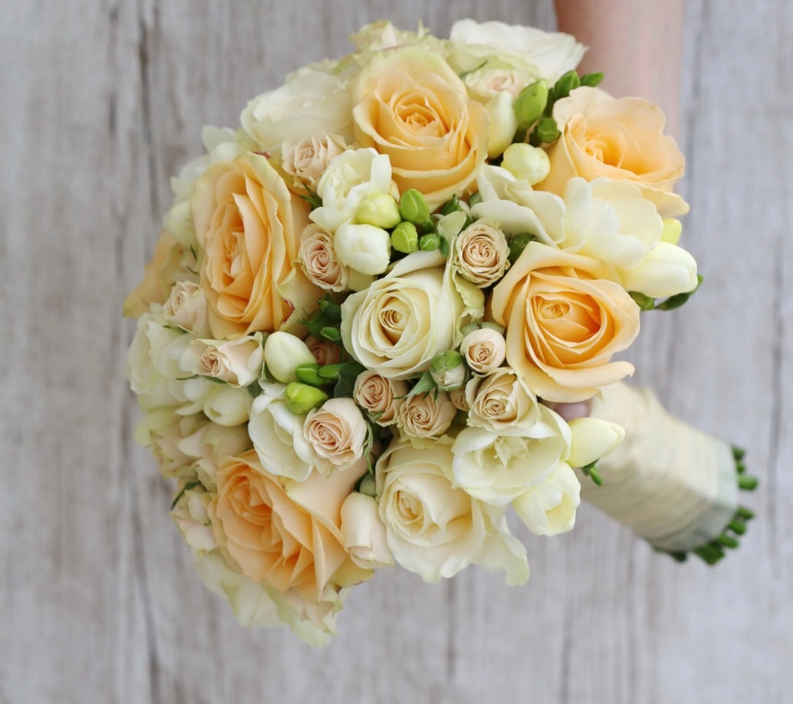 Бежевый свадебный букет