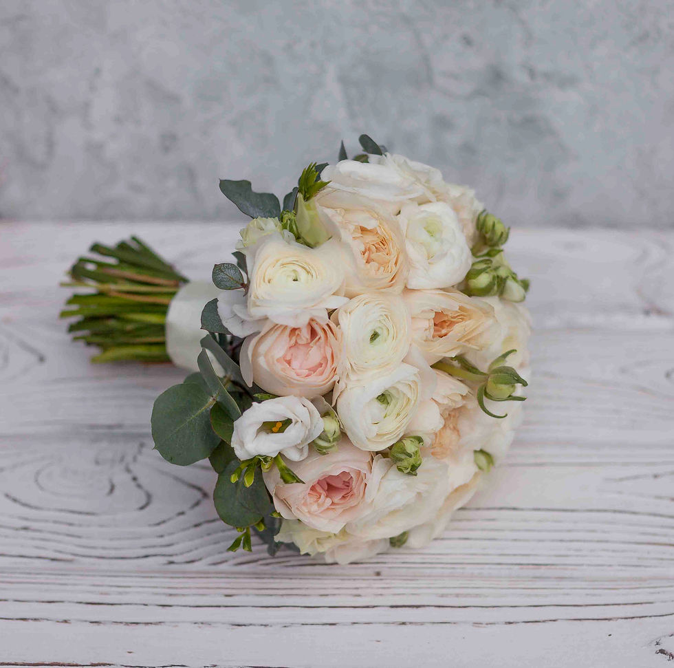 Миниатюра: Букет невесты из ранункулюсов и пионовидных роз