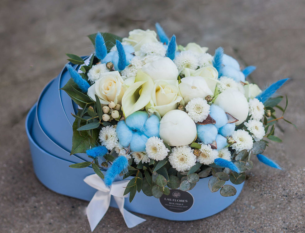 Миниатюра: Цветы в голубой коляске с пионами