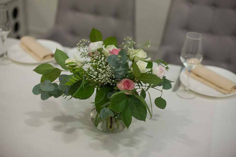 Миниатюра: цветы в вазе на свадьбу