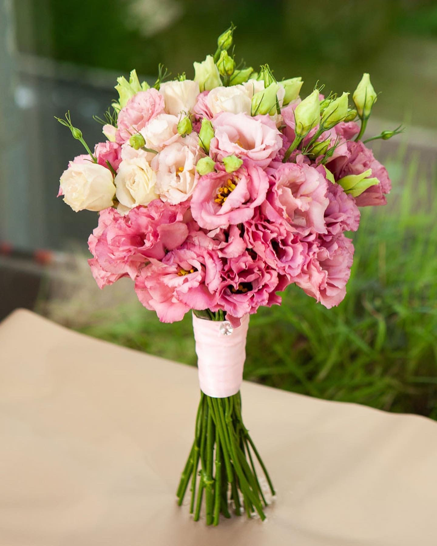 Букет невесты из лизиантуса